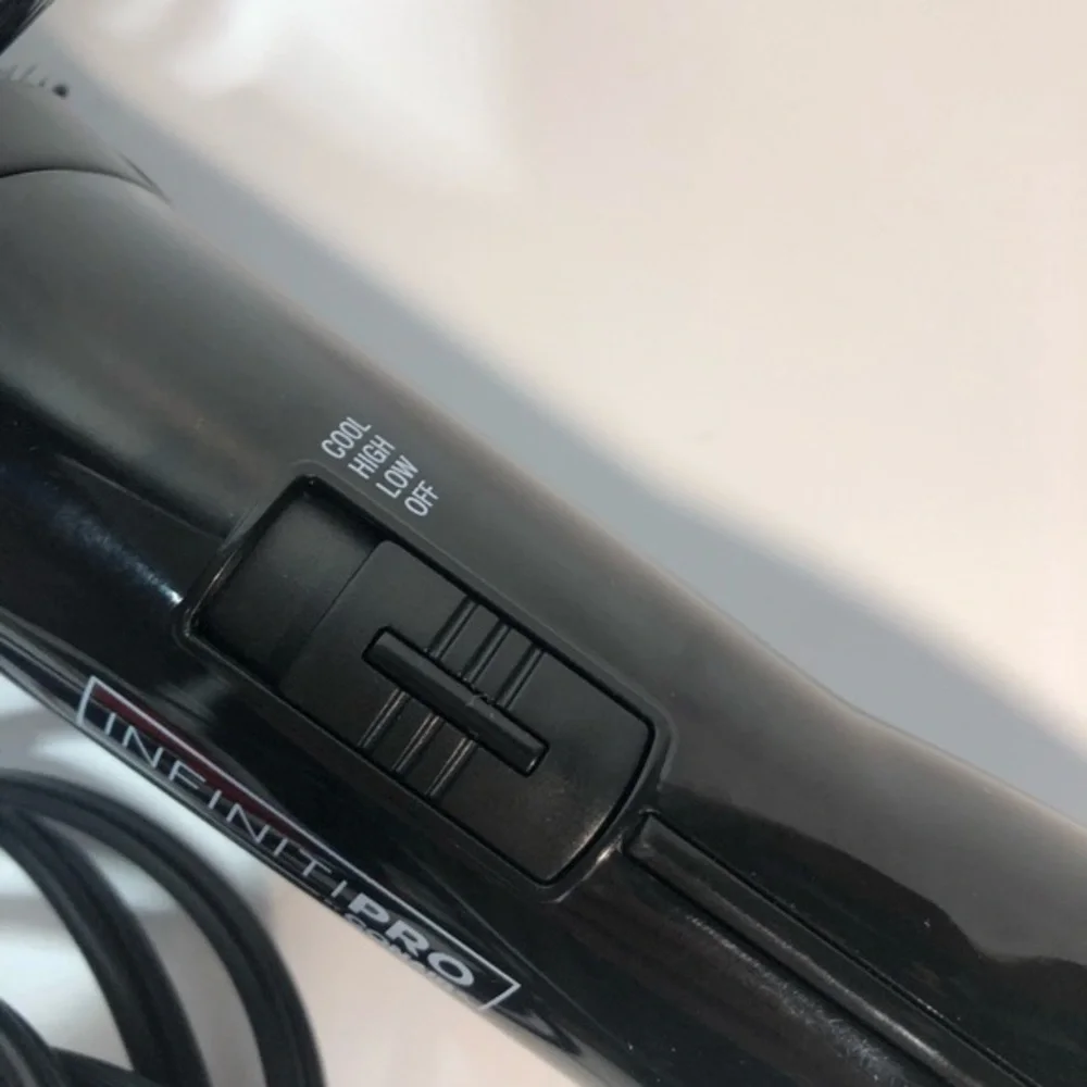 Conair InfinitiPRO 1.5” Barrel Hot Air Brush